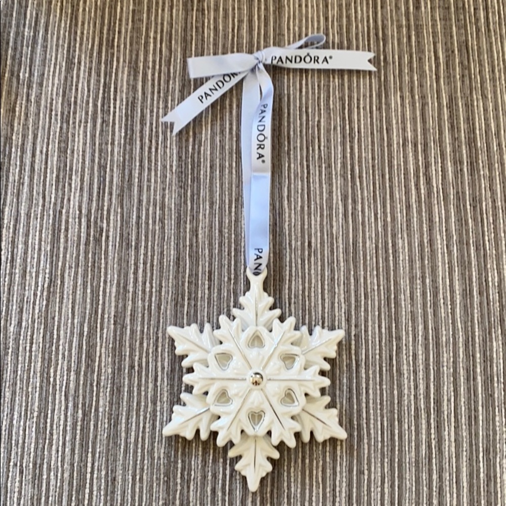 New Pandora 2015 Ornament Snowflake Ceramic with Logo Ribbon In Box - Picture 3 of 8
